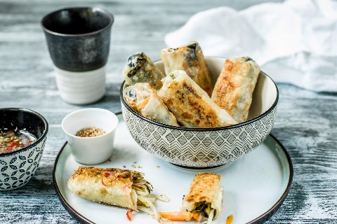 Chinese spring rolls with sweet chilli sauce