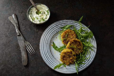 Quinoa-Burger auf Rucola
