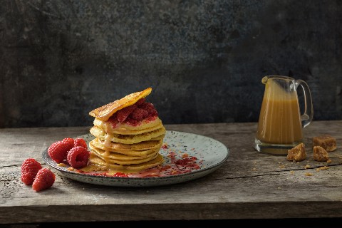 Pancakes con lamponi e salsa al caramello e Whisky