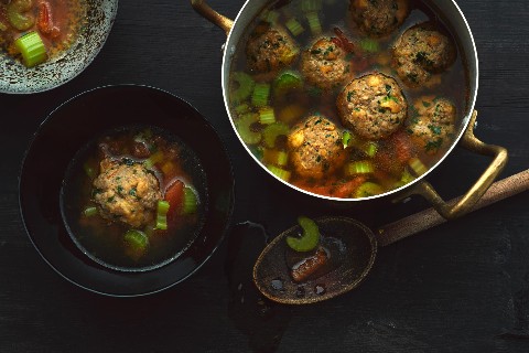Boulettes de veau et bouillon au safran