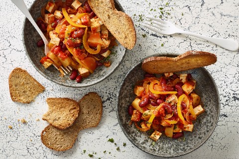 Tofu stew with bread chips