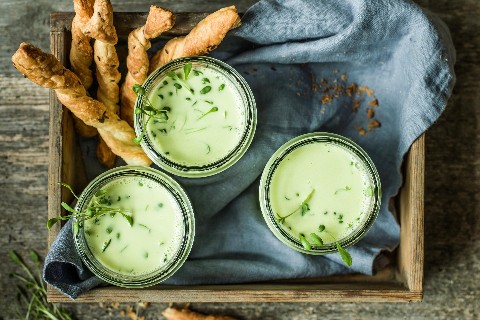 Frothy cress soup with twists